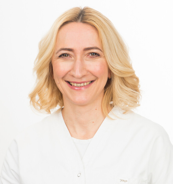 Die Housekeeping Leiterin bei den Haarspezialisten von Moser Medical