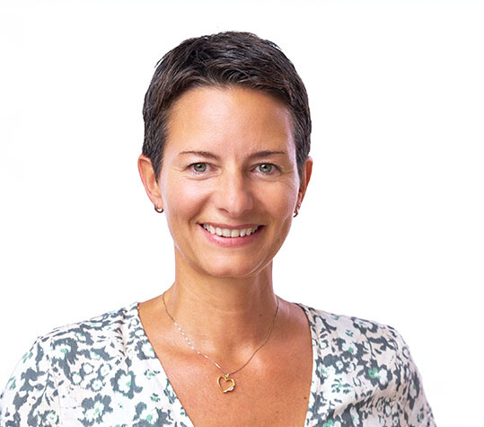 Die Leiterin von Service und Beratung Ursula Mönnig bei den Haarspezialisten von Moser Medical